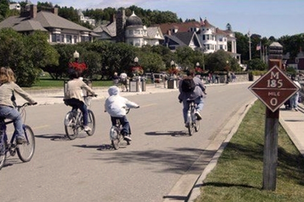 Mackinac Island: Το νησί που έχει... εξορίσει το αυτοκίνητο από το 1898