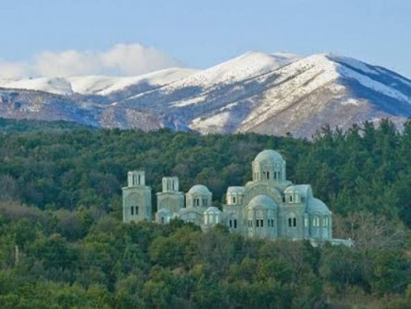 Παραδοσιακό γλέντι για την αποπεράτωση του ναού του Αγίου Λουκά στη Δοβρά